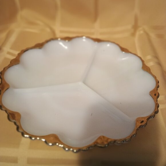 Vintage Anchor Hocking Fire-King dish - Picture 2 of 3